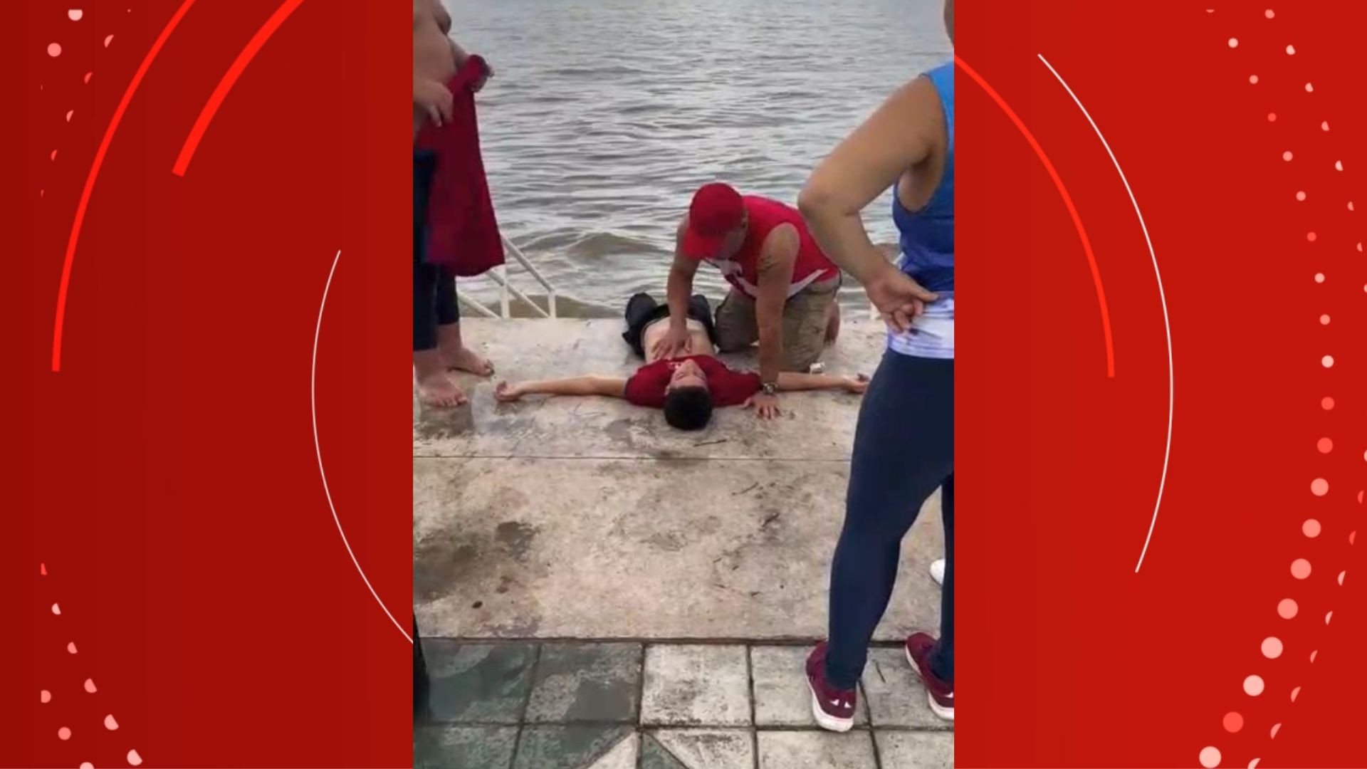 VÍDEO: Homem salva adolescente de afogamento na orla de Macapá: ‘Deus pedia pra eu não desistir’