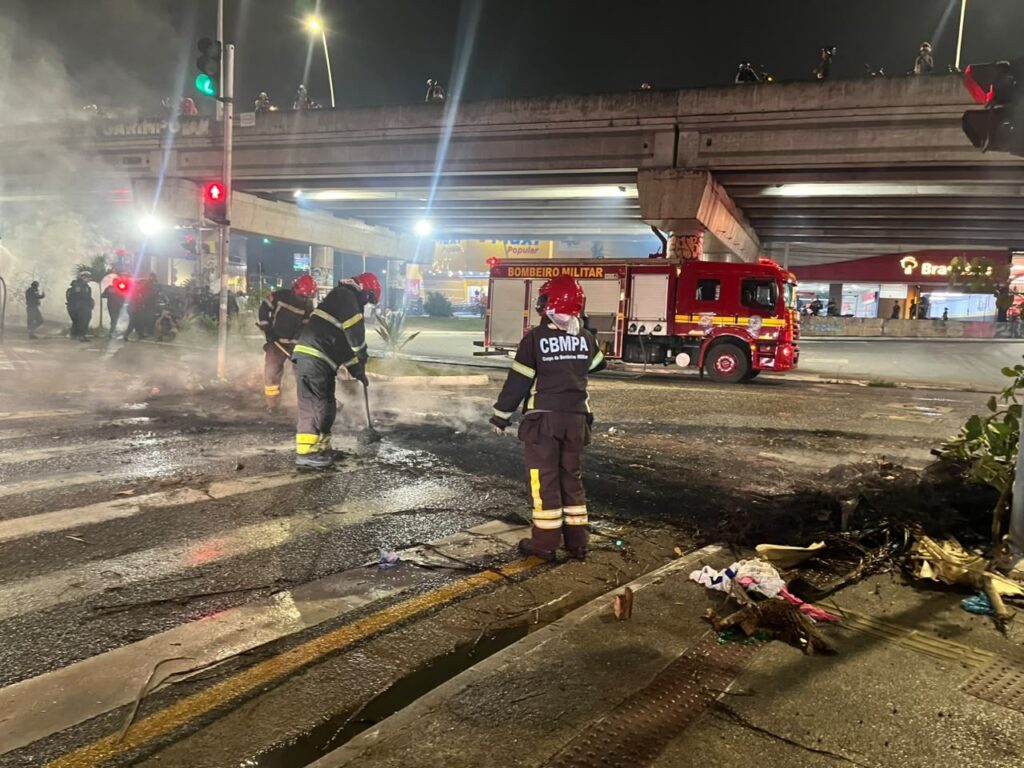 Protesto interdita cruzamento da Augusto Montenegro com av. Centenário, em Belém