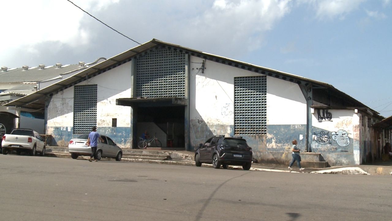 Trabalhadores reclamam da falta de estrutura, limpeza e mau cheiro no Mercado de Peixe de Macapá
