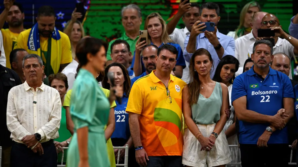 Acionada após crise com Michelle, mulher de Flávio Bolsonaro foi denunciada no caso da ‘rachadinha’