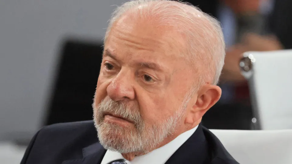 Lula defende investimento em defesa para ‘ninguém meter nariz no nosso país’
